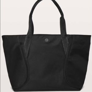 Out of Range Tote 20L